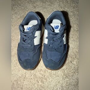 Toddler New Balance Sneakers – Navy/White – Size 7